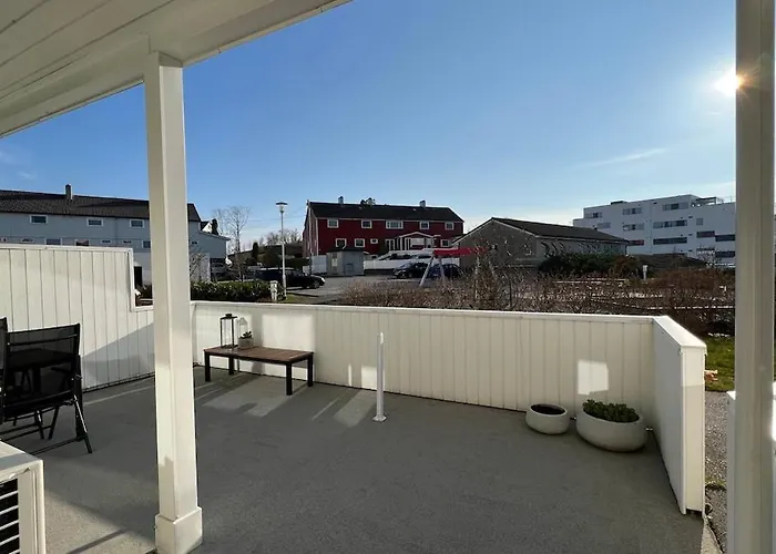 Downtown 2-Bedroom Apartment